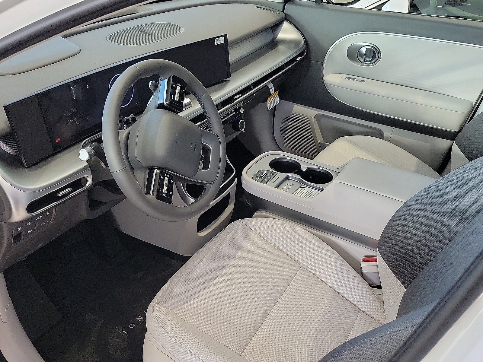 New 2026 Hyundai Ioniq 9 SE AWD/4WD image 3