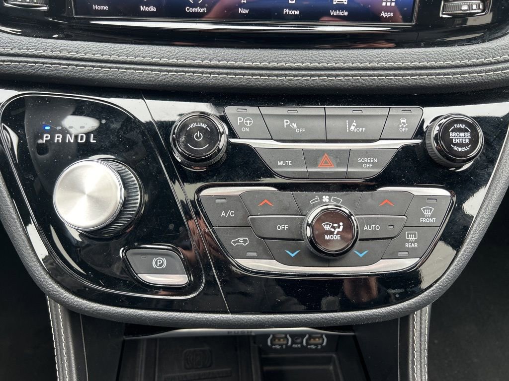 Used 2024 Chrysler Pacifica Premium image 33