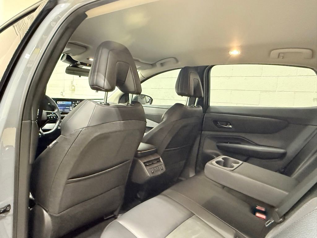 Used 2023 Nissan Ariya AWD image 30