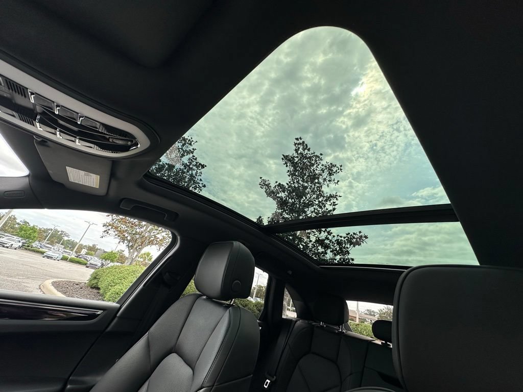 Certified 2021 Porsche Macan S AWD/4WD image 18