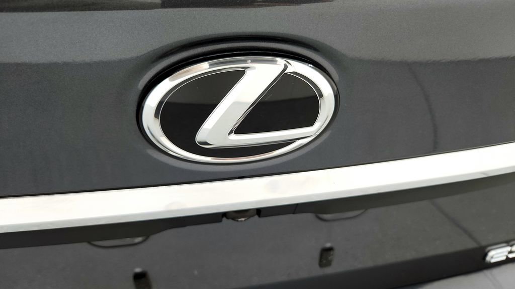 Used 2024 Lexus ES 350 w/ Premium Package FWD image 9