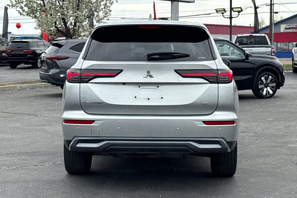 Used 2025 Mitsubishi Outlander SE AWD/4WD image 5