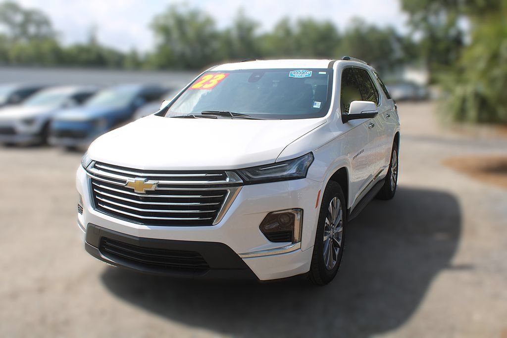 Used 2023 Chevrolet Traverse Premier FWD image 16