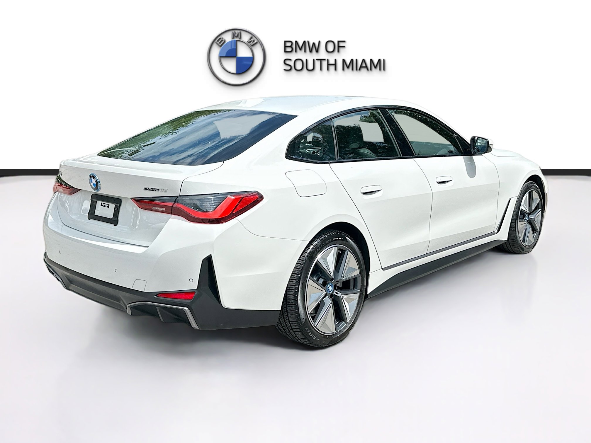 Used 2023 BMW i4 eDrive35 image 7