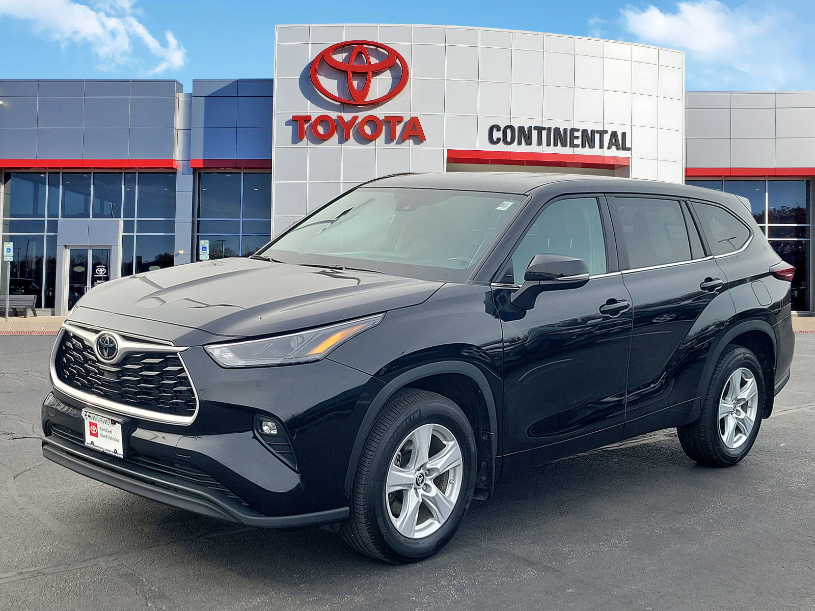 Certified 2024 Toyota Highlander LE image 3