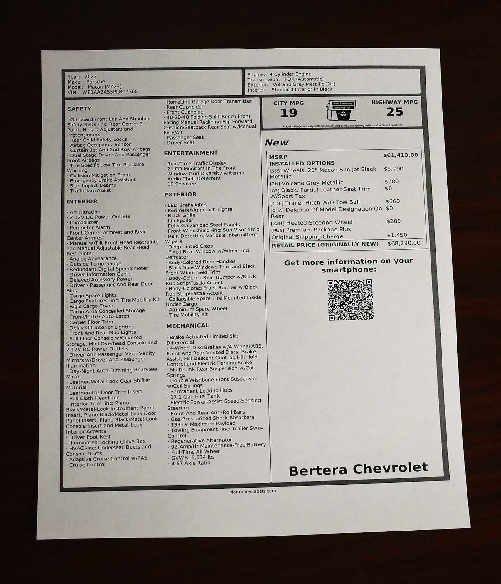 Used 2023 Porsche Macan T image 4