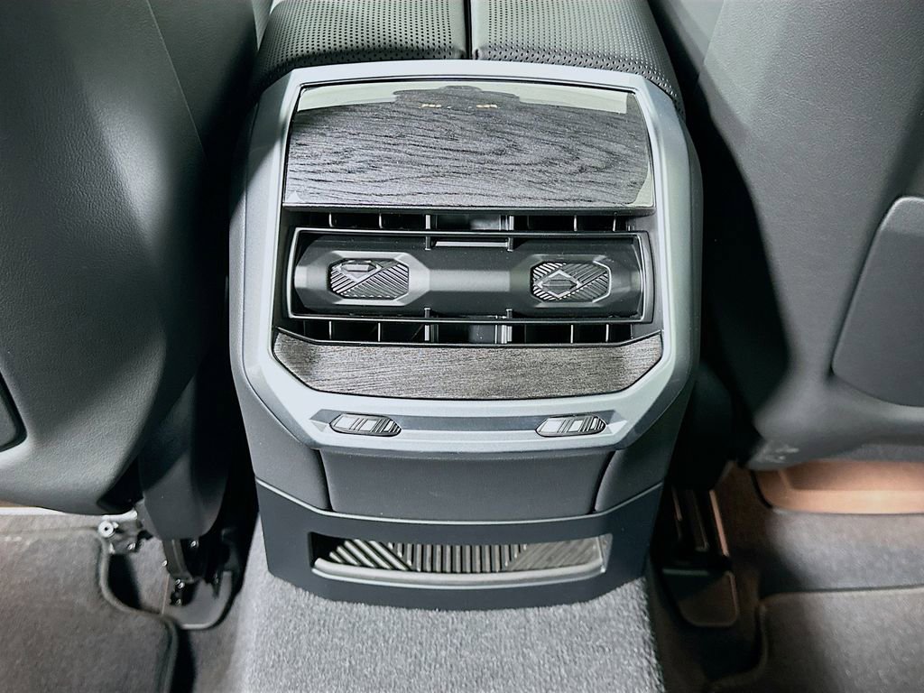 New 2026 BMW 760i xDrive w/ Executive Package image 18