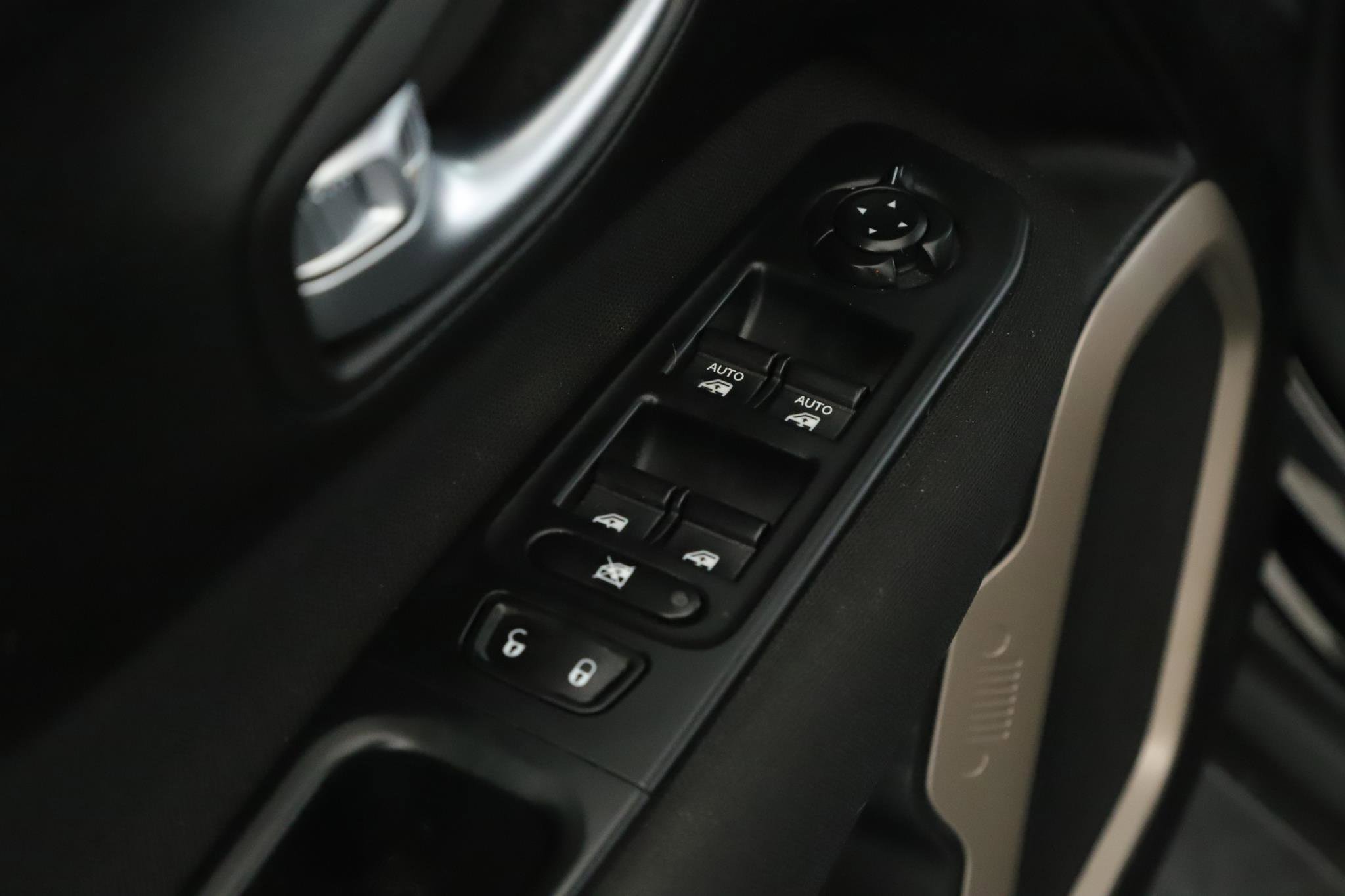 Used 2017 Jeep Renegade Latitude image 6