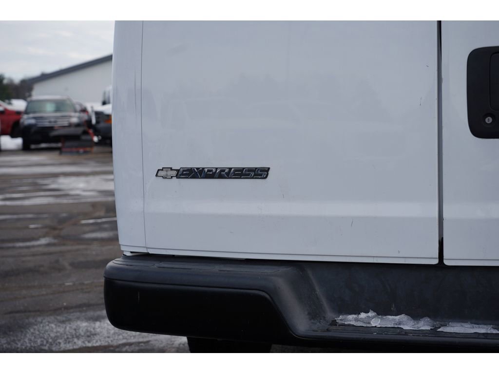 Used 2018 Chevrolet Express 2500 w/ Driver Convenience Package image 10