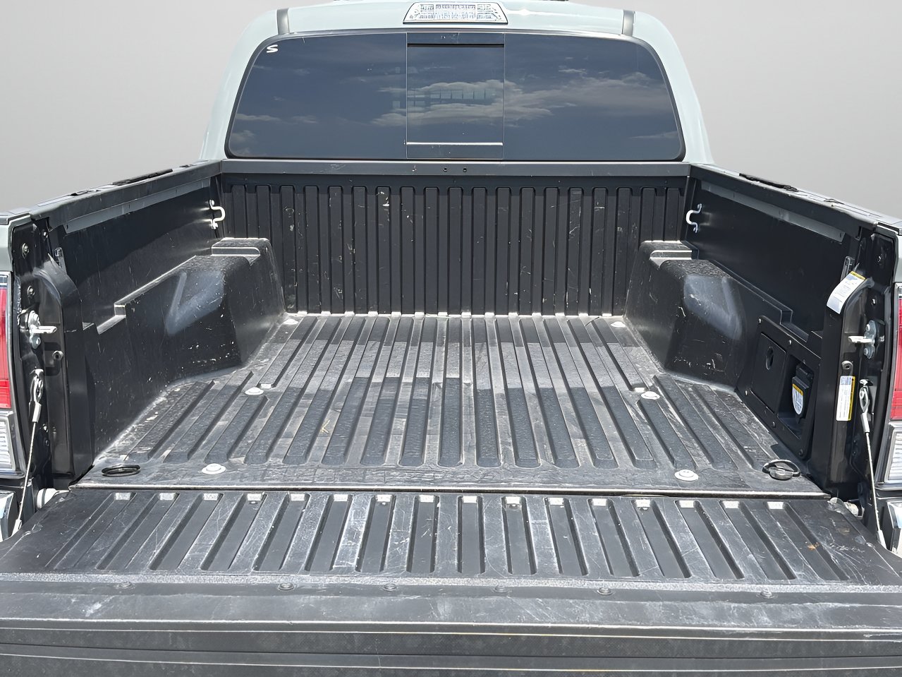 Used 2022 Toyota Tacoma TRD Off-Road AWD/4WD image 8