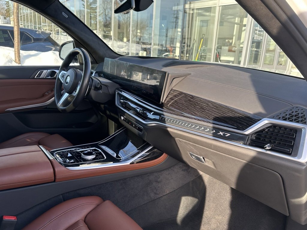 Used 2024 BMW X7 xDrive40i w/ Executive Package image 18