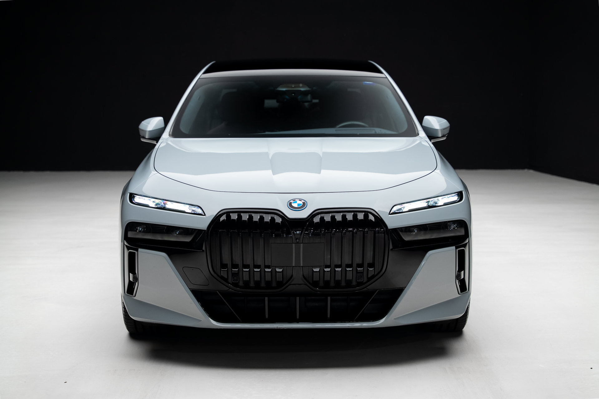 Used 2024 BMW i7 xDrive60 w/ Executive Package AWD/4WD image 8