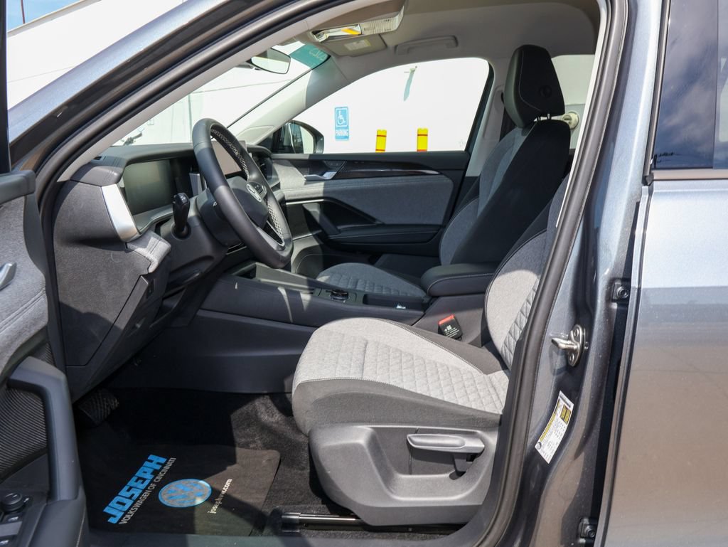 Certified 2025 Volkswagen Tiguan S FWD image 11