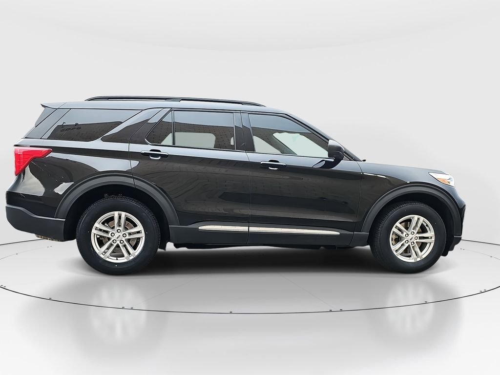 Used 2023 Ford Explorer XLT w/ Class IV Trailer Tow Package AWD/4WD image 4