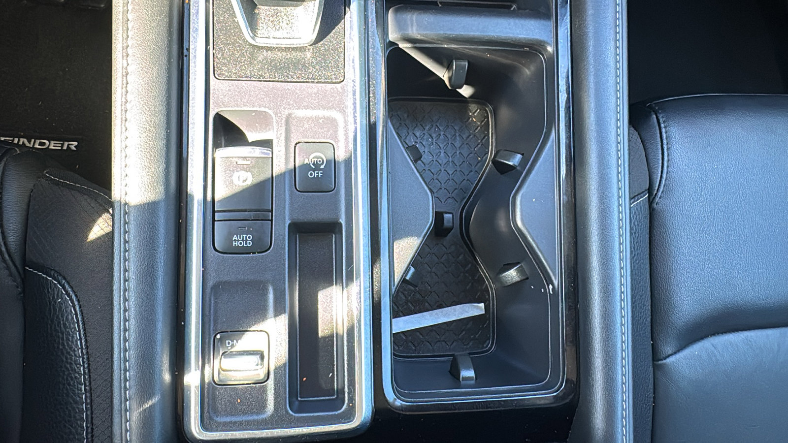 Used 2023 Nissan Pathfinder SL w/ Black Appearance Package image 20