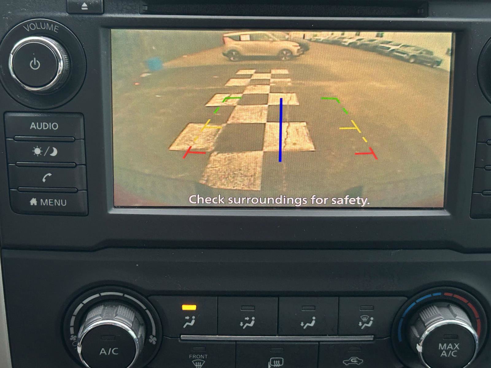 Used 2019 Nissan Titan SV image 22