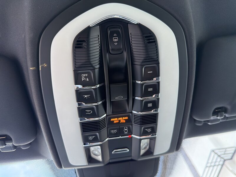 Used 2015 Porsche Cayenne S AWD/4WD image 30