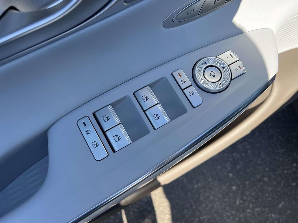 Certified 2026 Genesis GV70 2.5T Advanced image 17