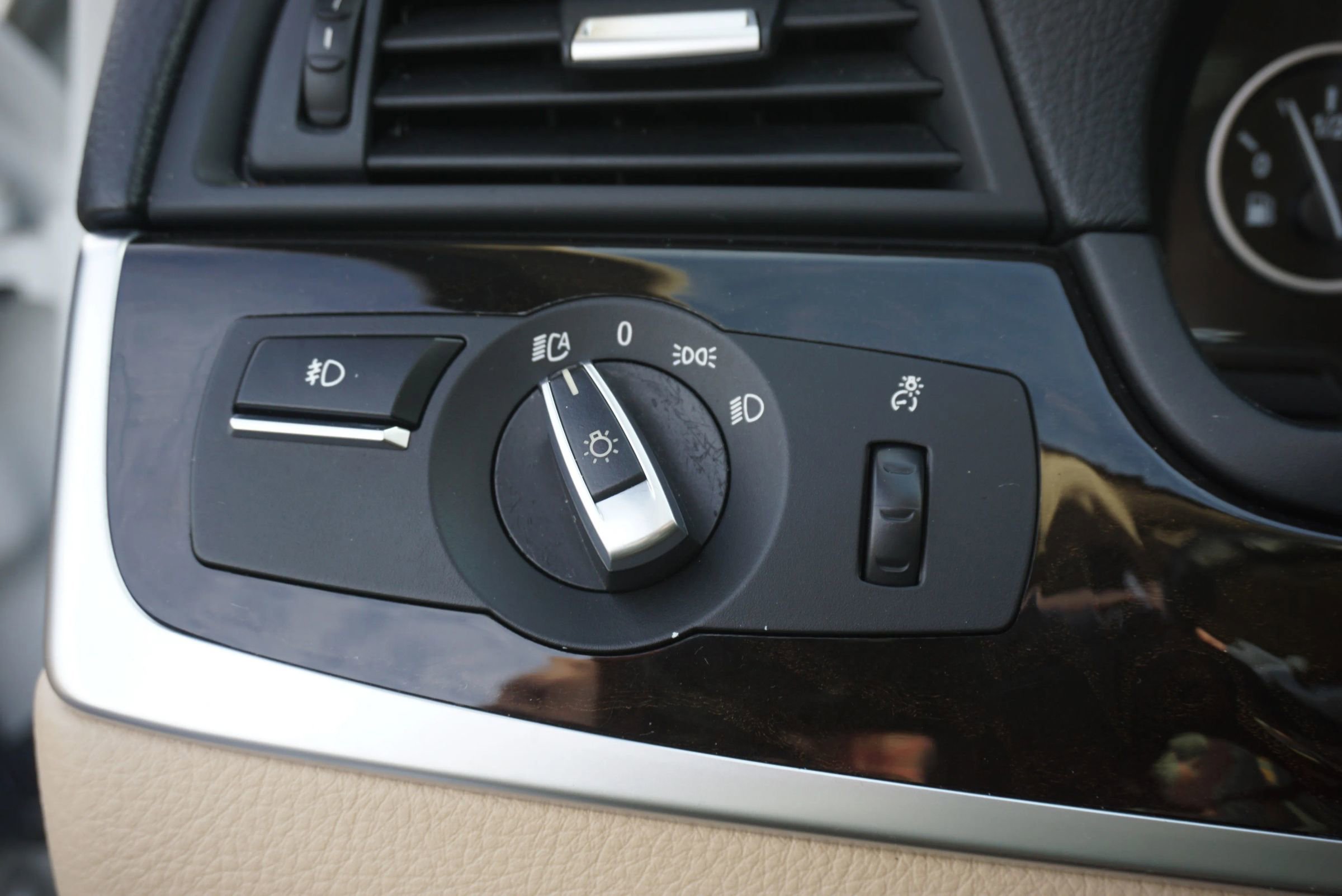 Used 2011 BMW 535i xDrive Sedan image 24