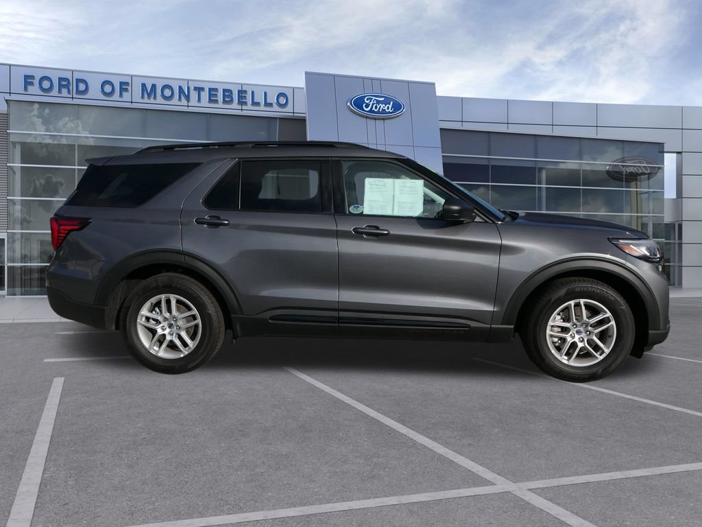 Used 2026 Ford Explorer Active w/ Active Comfort Package RWD image 2
