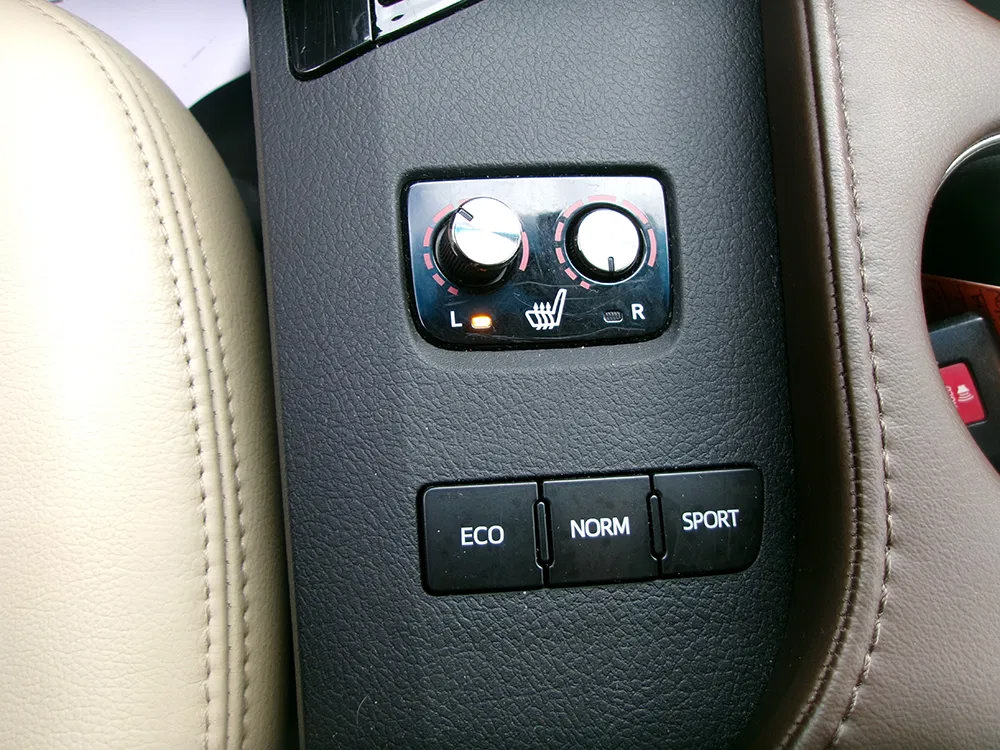 Used 2015 Toyota Avalon XLE w/ Preferred Accessory Package FWD image 14