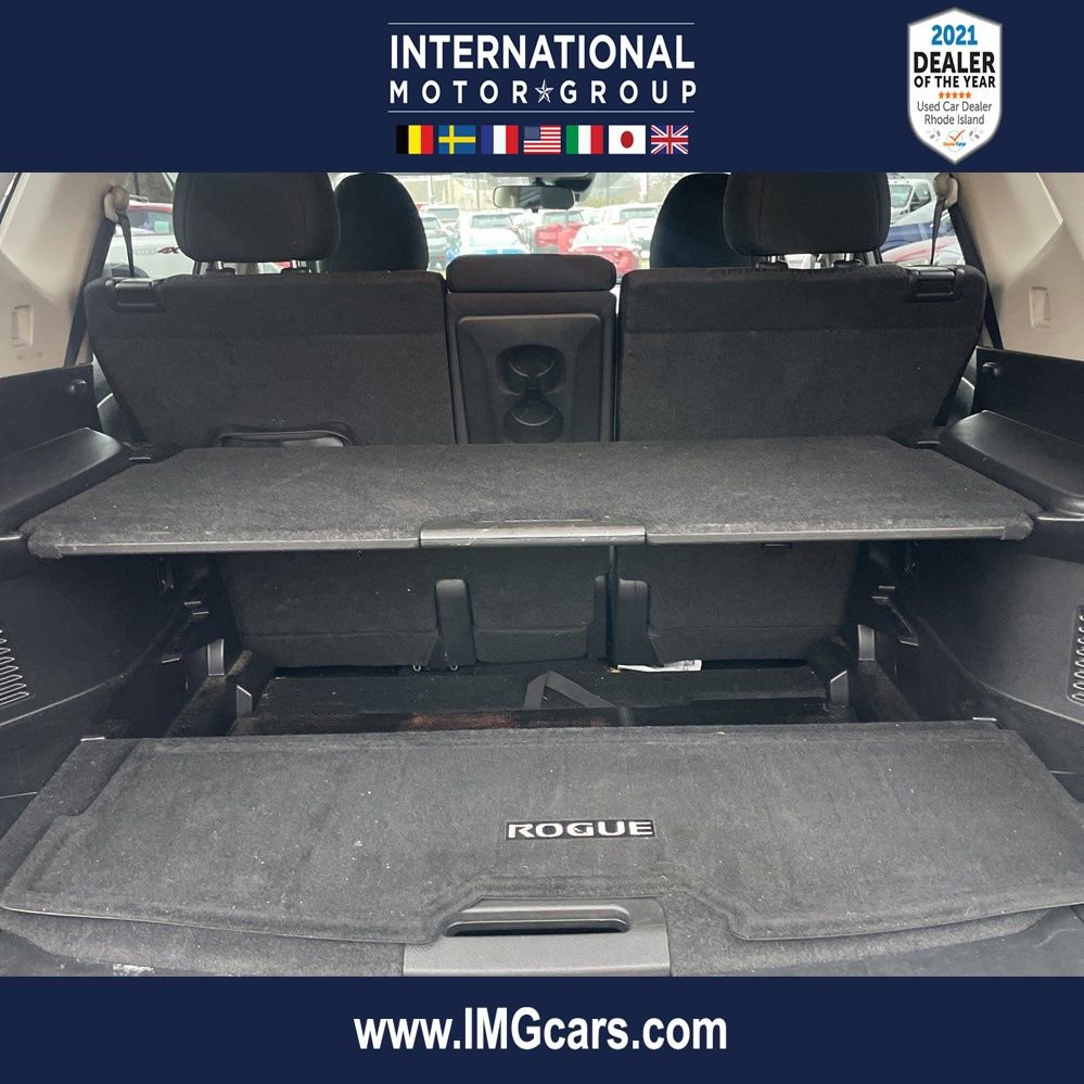 Used 2020 Nissan Rogue SV image 1