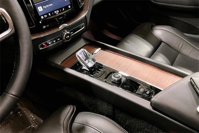 Certified 2023 Volvo XC60 B5 Ultimate w/ Climate Package image 16