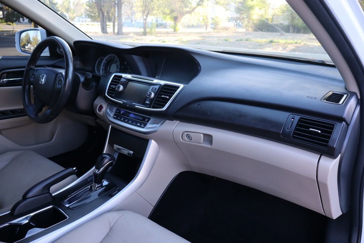 Used 2015 Honda Accord EX-L image 17