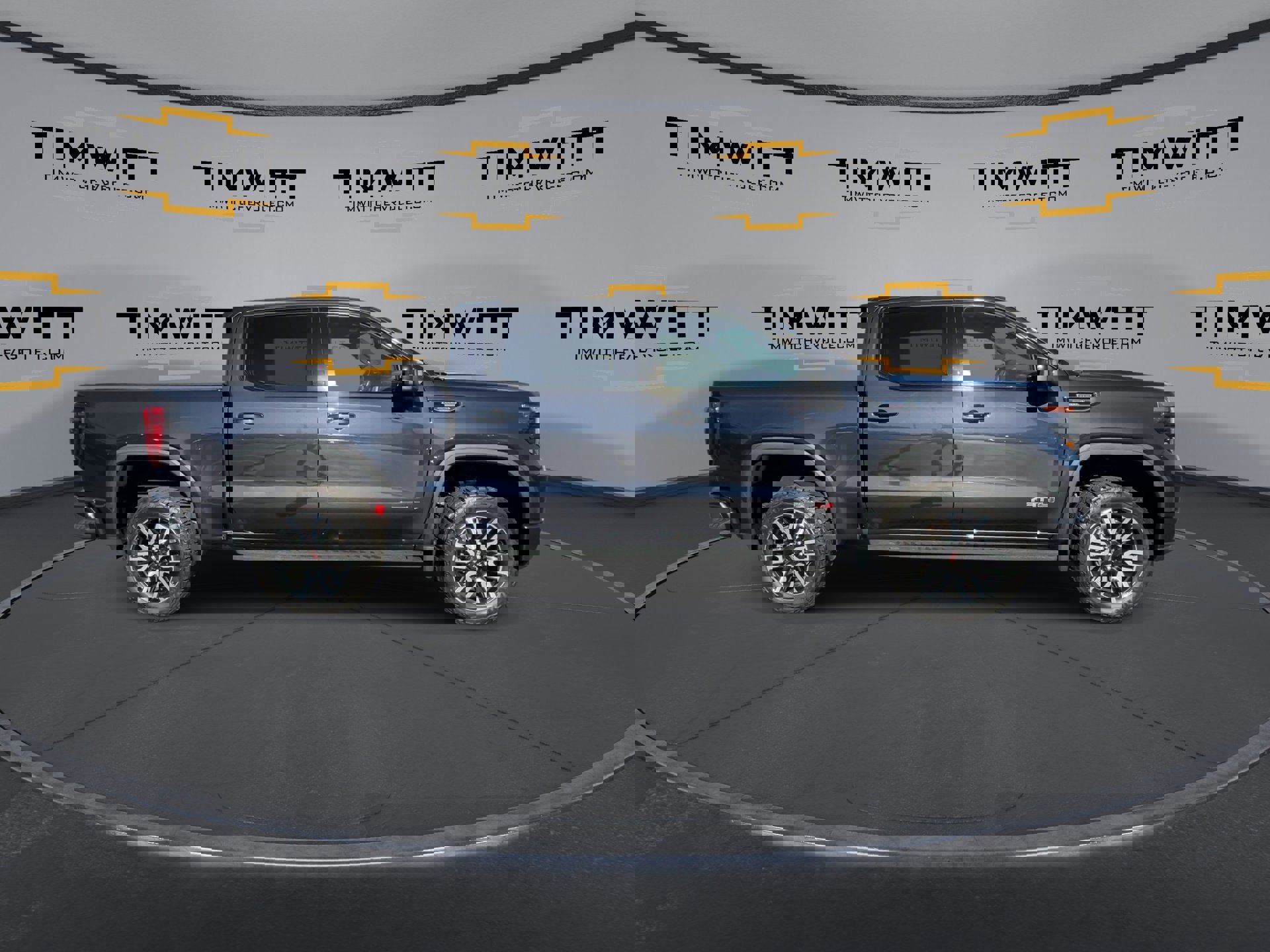 Used 2022 GMC Sierra 1500 AT4 w/ AT4 Premium Package image 2