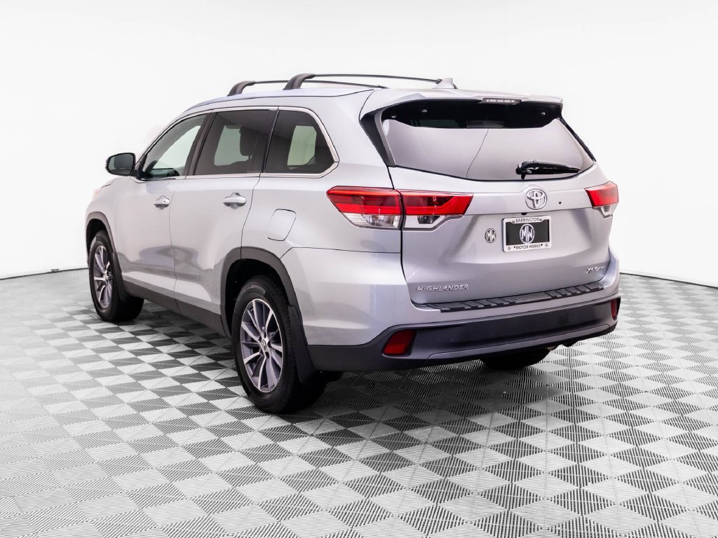 Used 2019 Toyota Highlander XLE AWD/4WD image 4