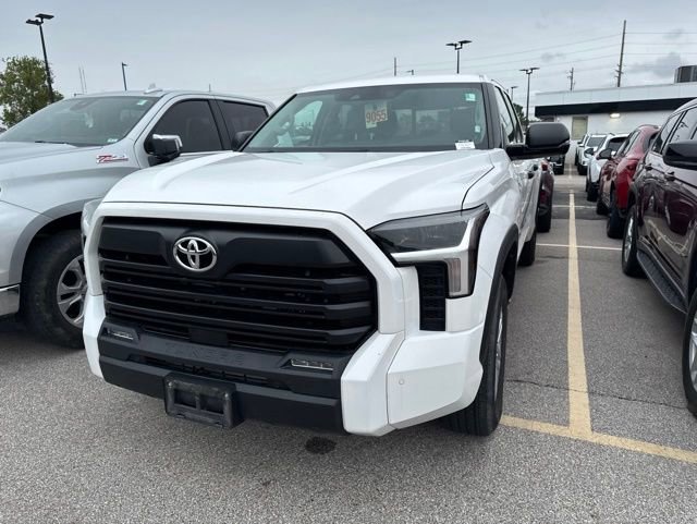Used 2022 Toyota Tundra SR5 w/ SR5 Convenience Package RWD image 3