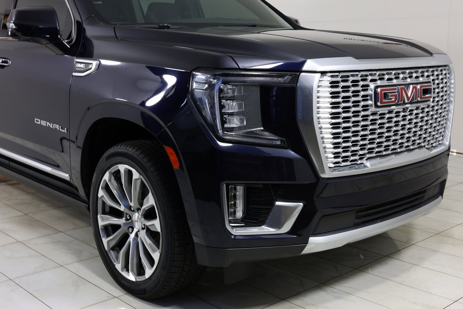 Used 2021 GMC Yukon XL Denali w/ Denali Premium Package image 38