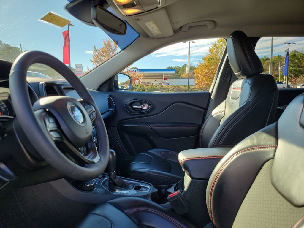 Used 2022 Jeep Cherokee Trailhawk w/ Technology Group B image 11