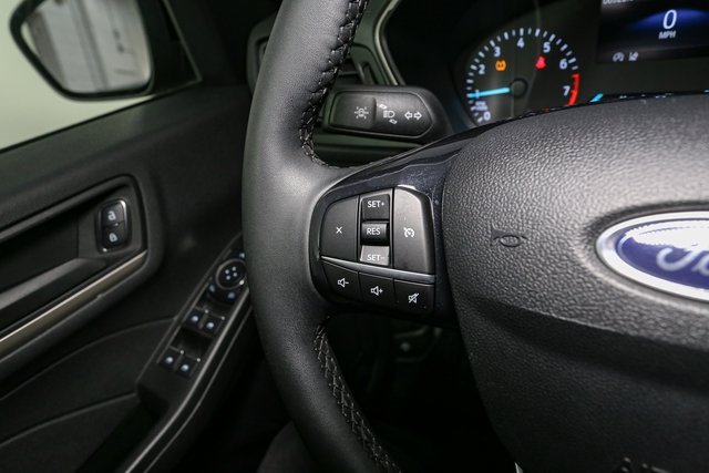 Used 2022 Ford Escape SE w/ SE Sport Appearance Package image 31