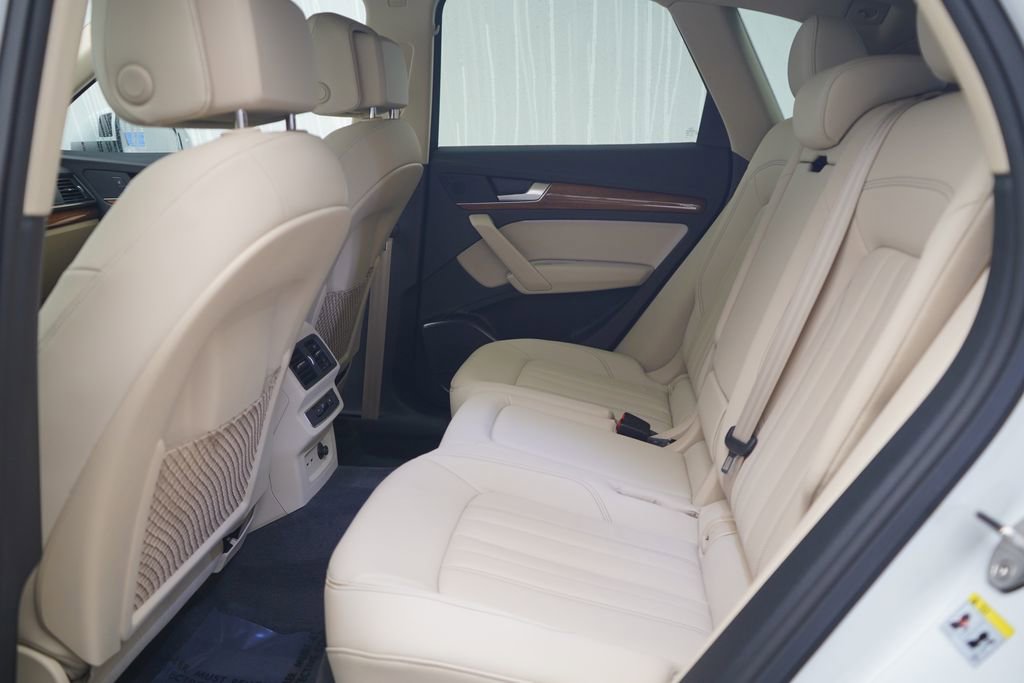 Used 2023 Audi Q5 2.0T Premium w/ Convenience Package image 7