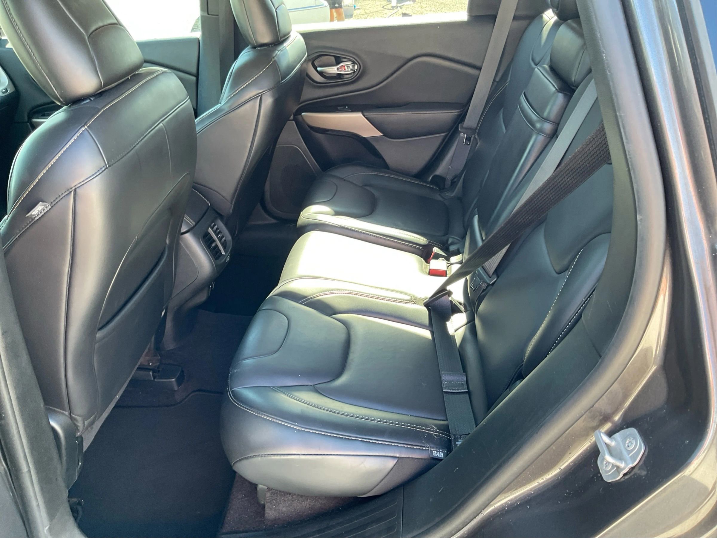 Used 2018 Jeep Cherokee Limited FWD image 10