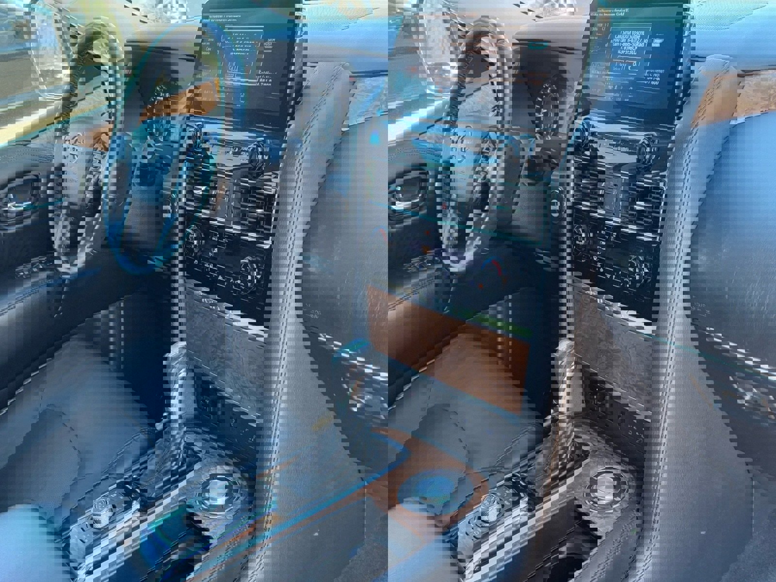 Used 2021 Nissan Armada SL w/ Captain's Chairs Package image 11