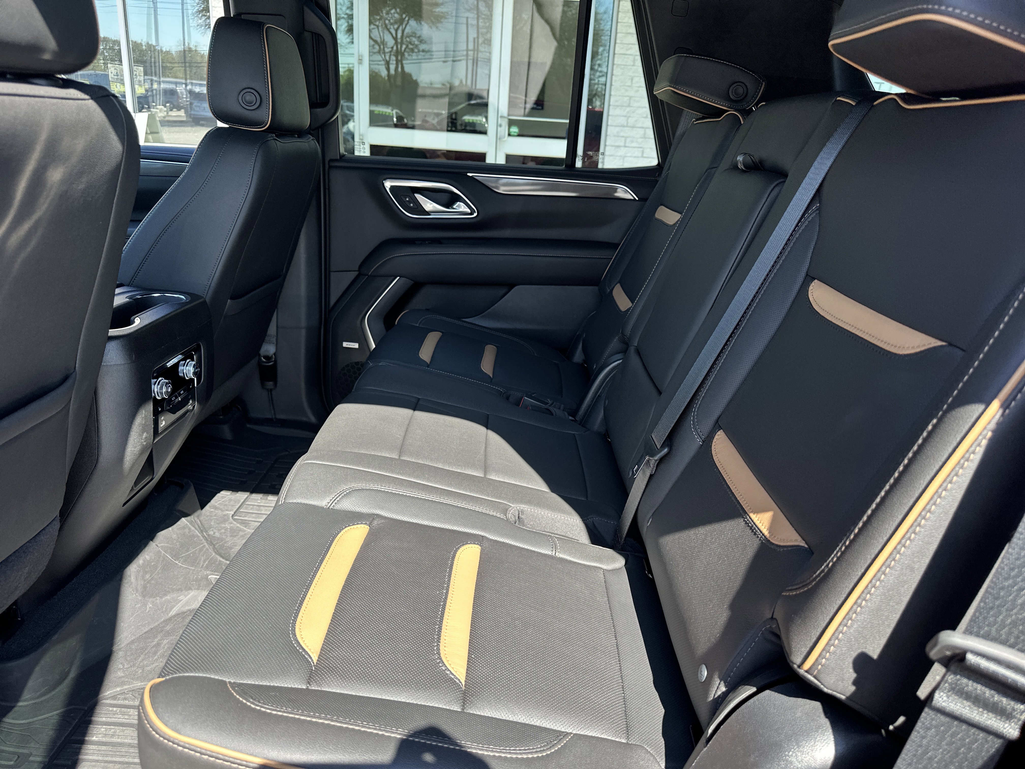 Used 2022 GMC Yukon AT4 AWD/4WD image 9