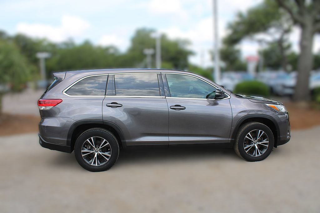 Used 2019 Toyota Highlander LE FWD image 5