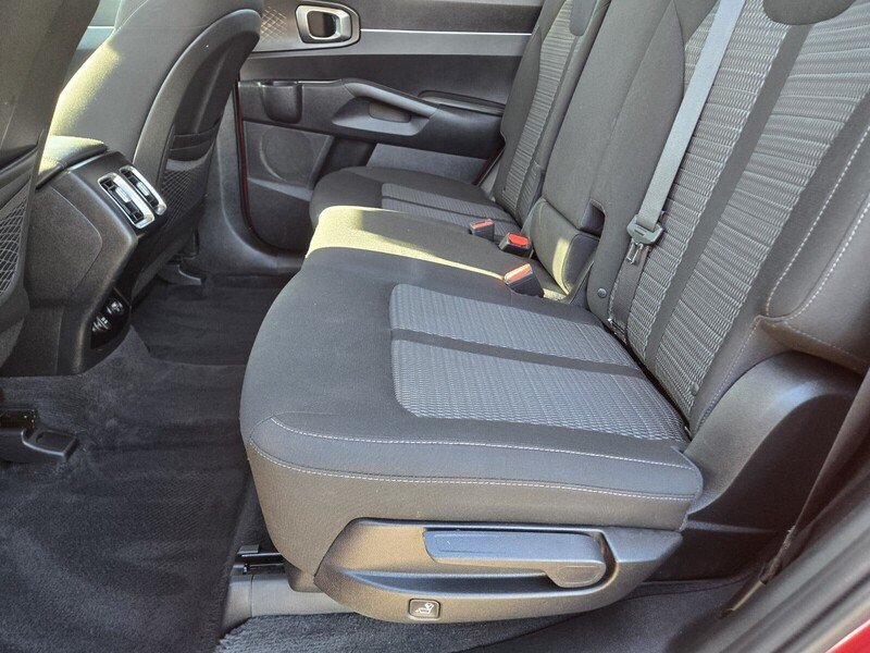Certified 2022 Kia Sorento LX AWD/4WD image 12