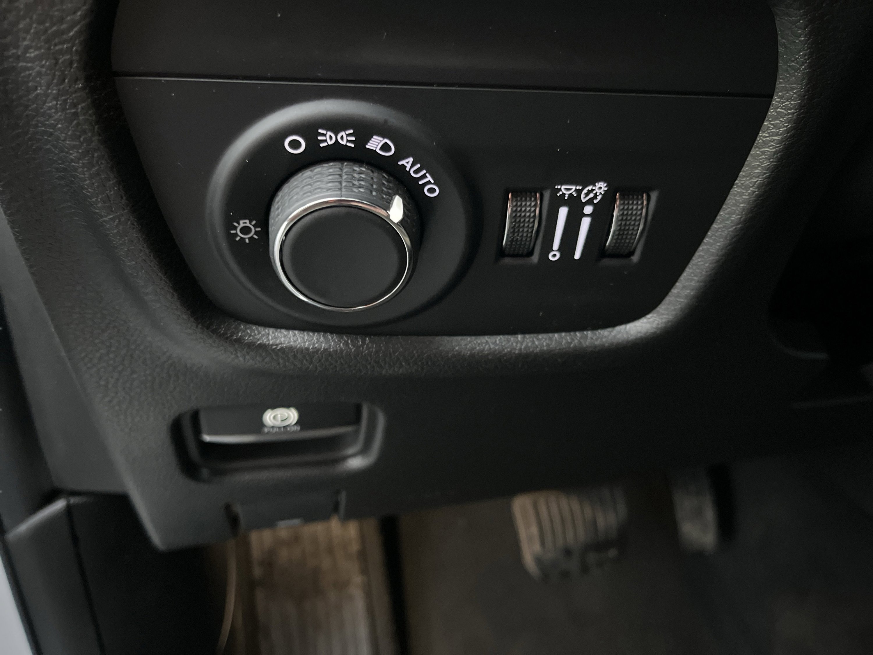 Used 2023 Jeep Grand Cherokee Laredo X image 19