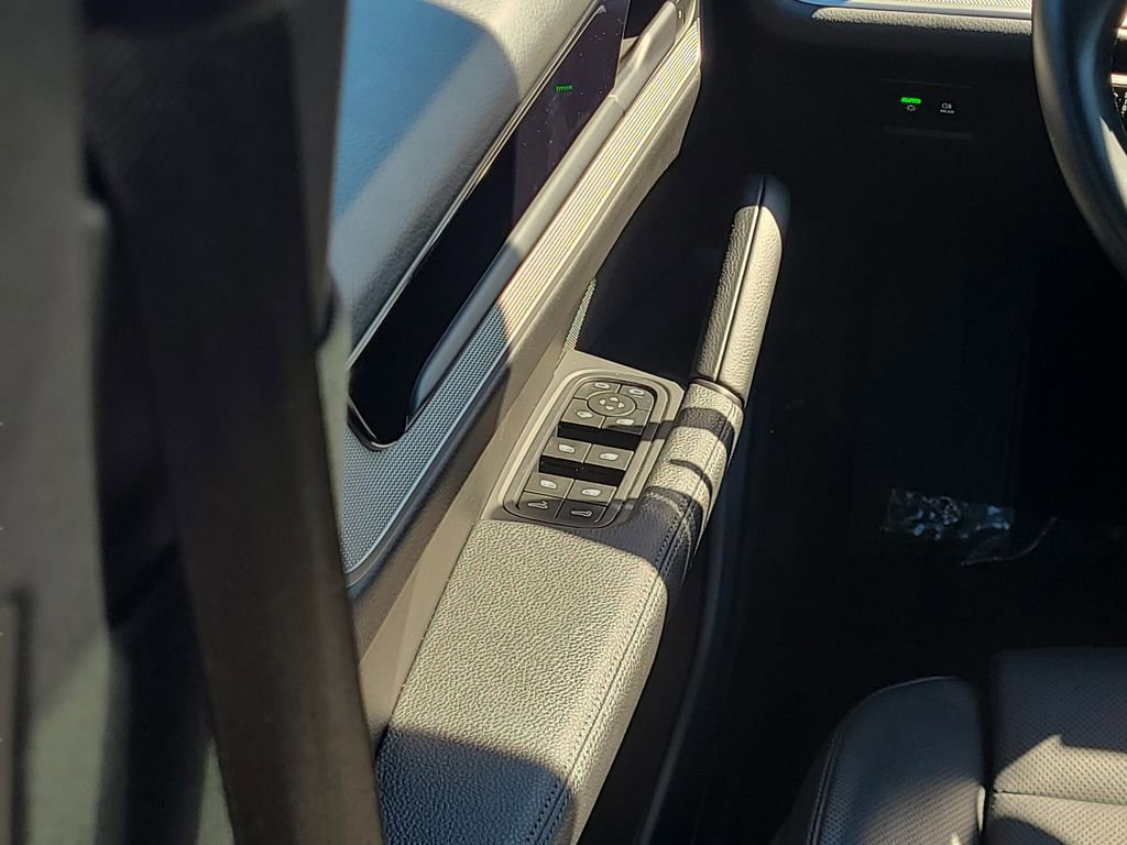 Used 2024 Porsche Cayenne AWD/4WD image 22