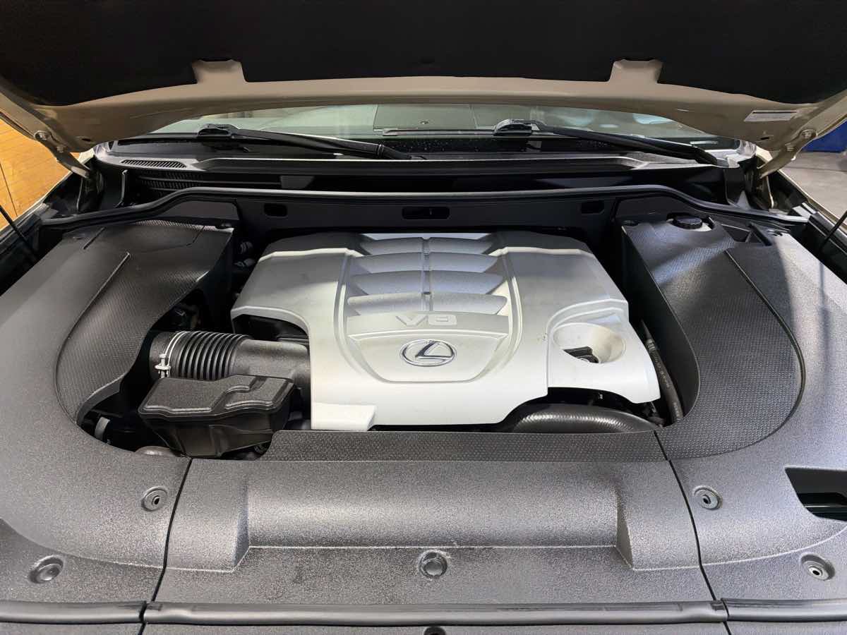 Used 2008 Lexus LX 570 4WD image 31