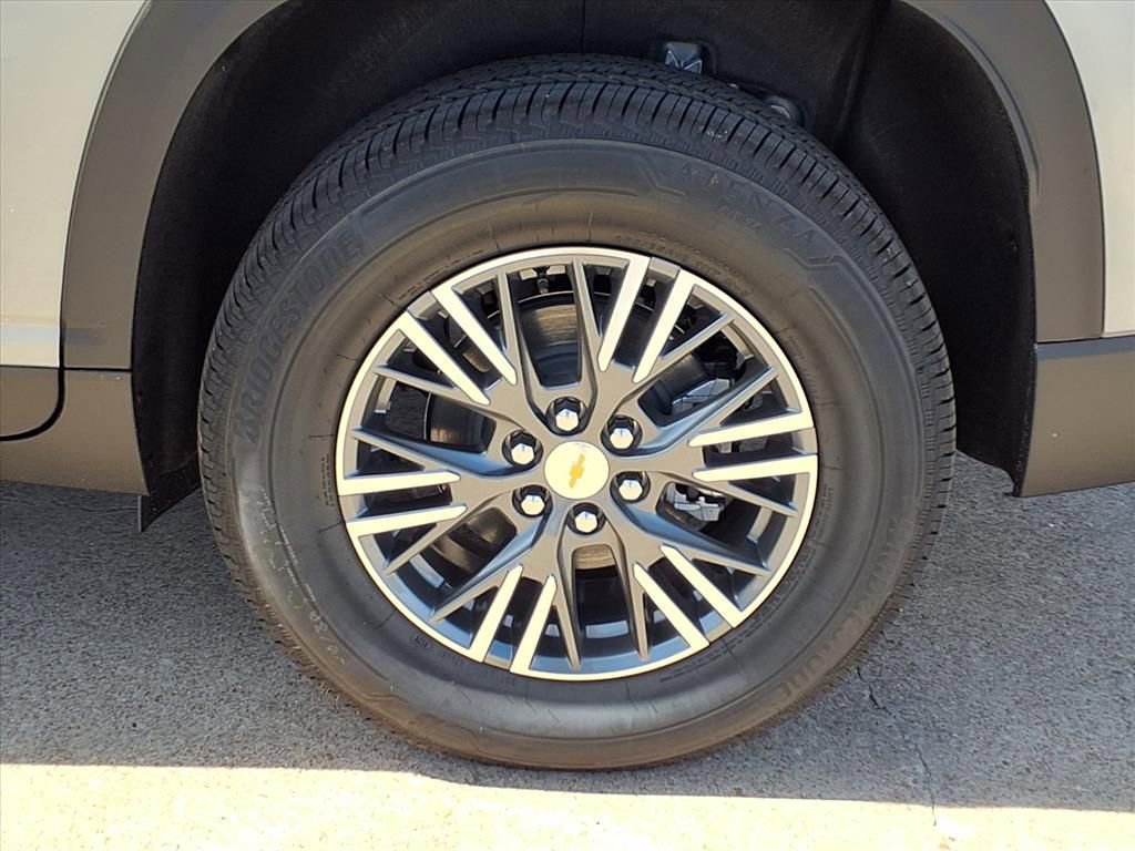 New 2026 Chevrolet Traverse LT w/ Enhanced Driving Package image 3