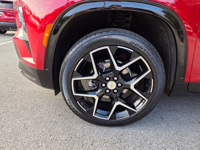 Used 2025 Chevrolet Traverse High Country FWD image 11