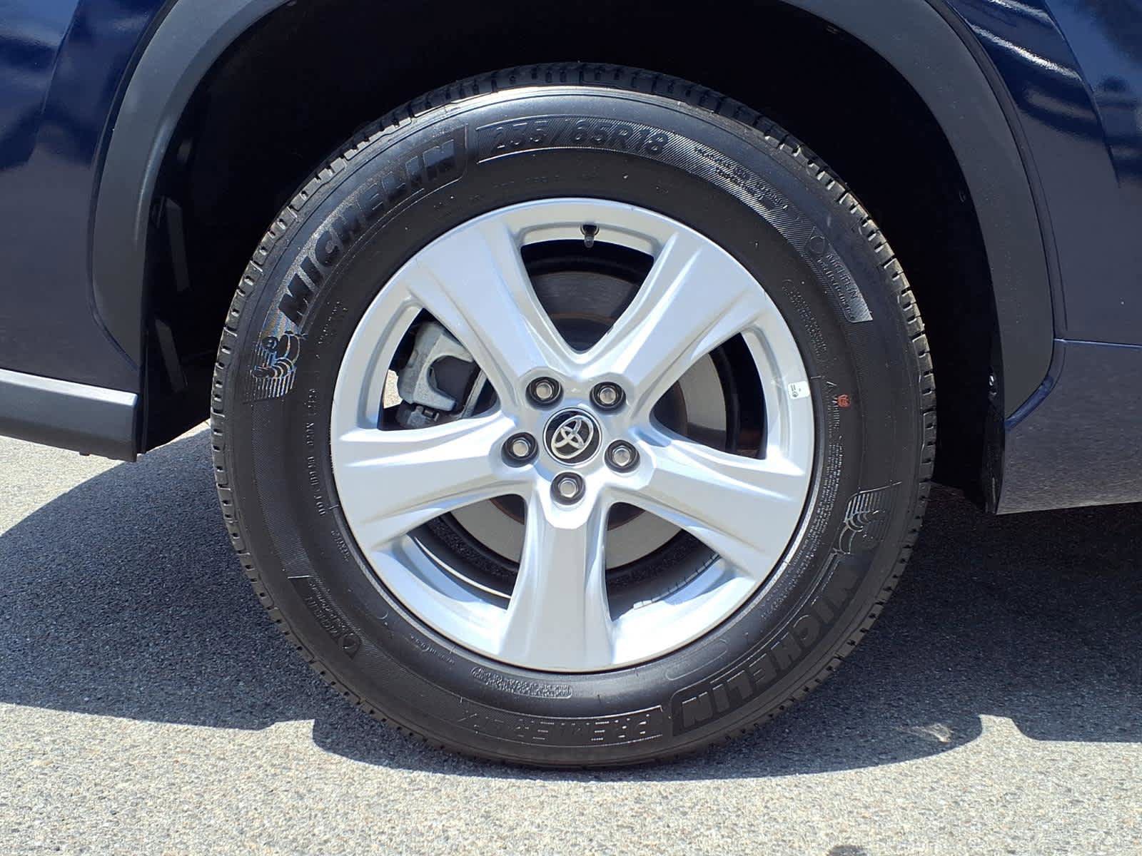 Certified 2025 Toyota Highlander LE FWD image 6