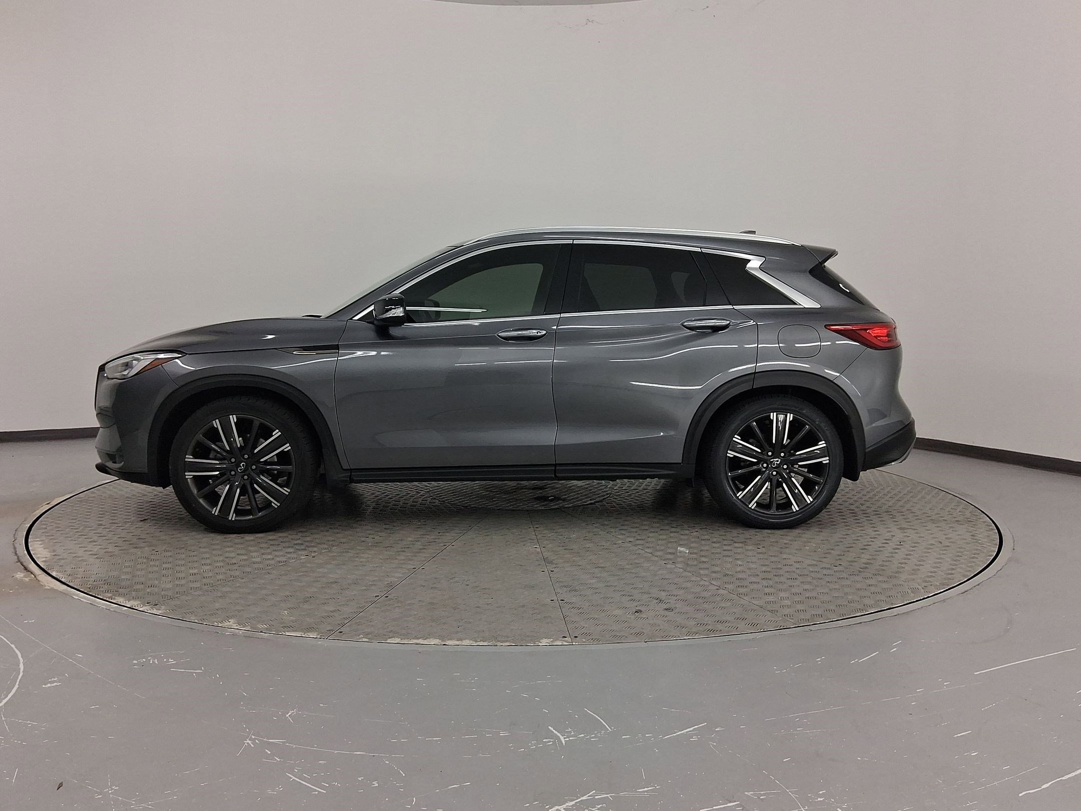 Used 2021 INFINITI QX50 Luxe w/ Appearance Package image 2