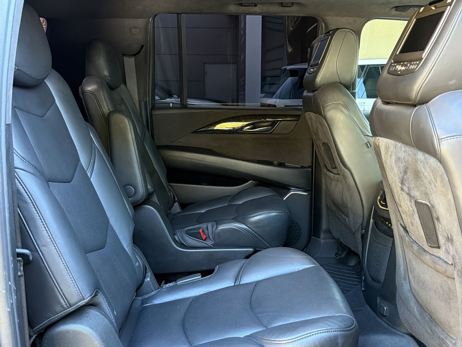Used 2019 Cadillac Escalade ESV Platinum AWD/4WD image 29