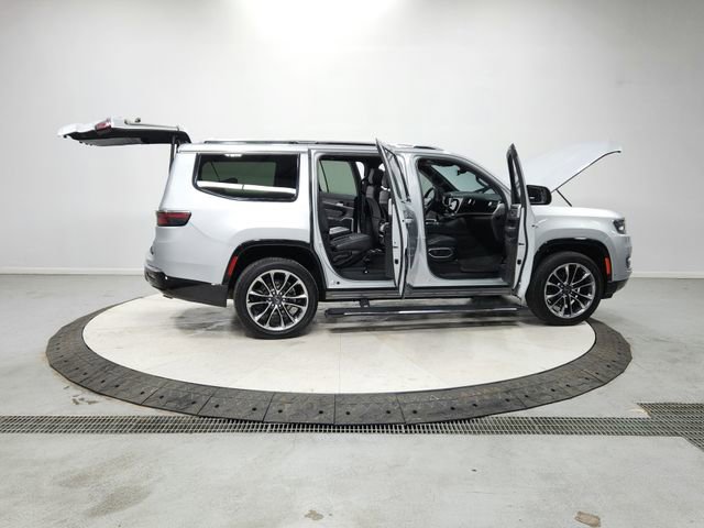 Used 2022 Jeep Wagoneer Series III w/ Premium Group I image 16
