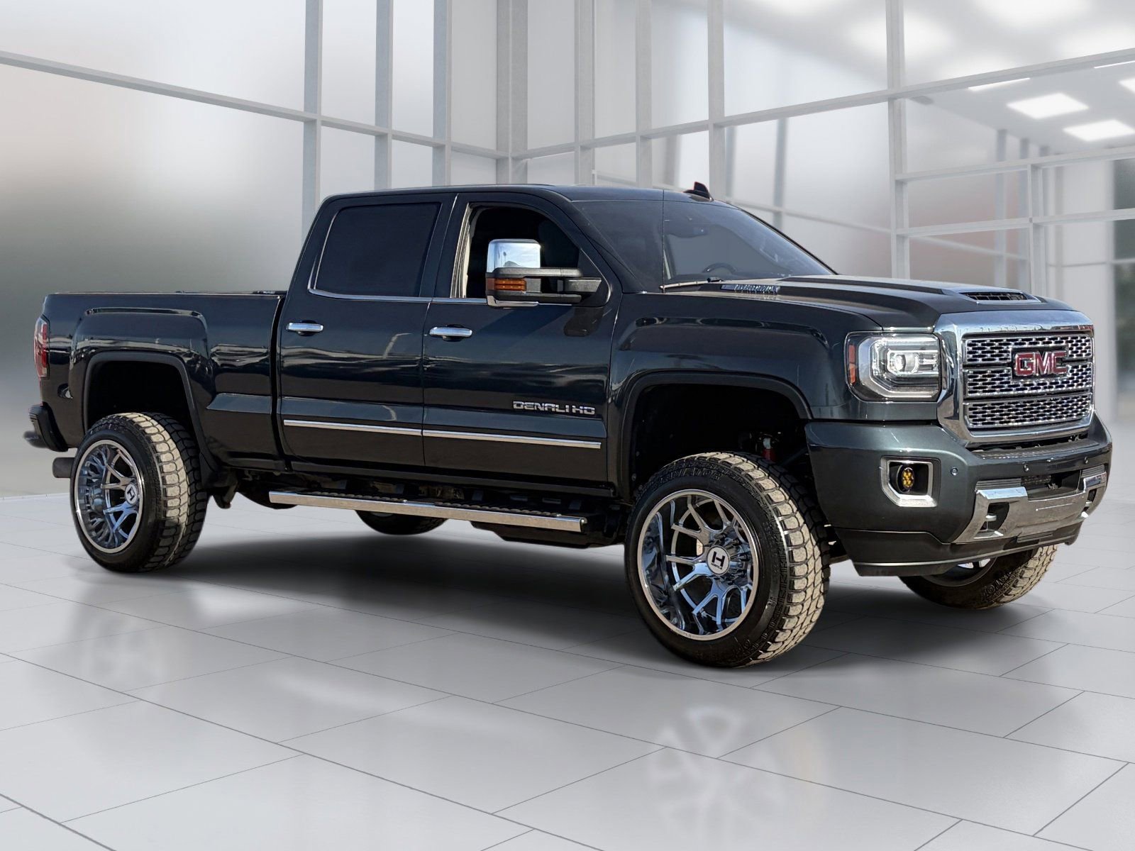 Used 2019 GMC Sierra 2500 Denali w/ Duramax Plus Package image 8